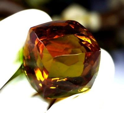 Alexandrite 50 Ct Color Changing Cube Cut Loose Gemstone Certified - Image 1 of 4