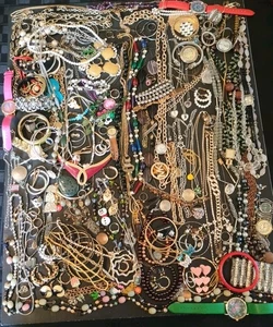 Vintage Jewelry Necklace Earring Watch Mixed Lot Untested Gold Tone Big Estate - Picture 1 of 23
