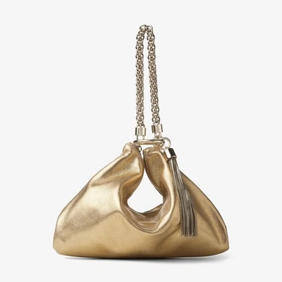 Bolso sin asas Jimmy Choo Callie de cuero metálico dorado con correa de cadena  Foto 1 de 4