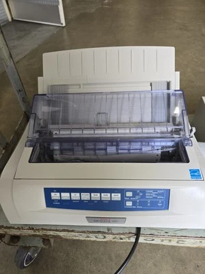 Impresora Oki 490 con servidor de impresión gratuito y cintas de tinta adicionales Foto 1 de 4
