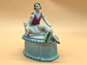 Antigua caja de polvo Meissen de porcelana Art Deco Flapper Girl. - Imagen 1 de 11