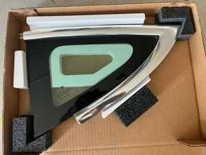 2017-2023 Tesla 3 Quarter Glass (Drivers Side) OEM# 1514978-00-C / 1098757-00-G - Bild 1 von 6