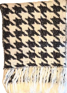 DKNY Oversized Blanket Wrap 17.5"x72'' Houndstooth Winter Scarf Black/White, OS - Picture 1 of 3