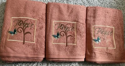 Paquete de 3 toallas de baño bordadas Saturday Knight - Juego de algodón rubí Cherish Foto 1 de 3