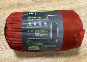 Almohadilla para dormir autoinflable REI AirRail 1,5 larga/ancha, 25x78, naranja/gris - Imagen 1 de 9