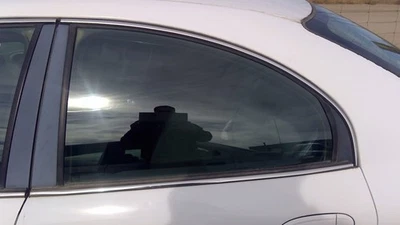 Mercury Sable 1996-2005 conductor ventana trasera izquierda puerta vidrio parte trasera OEM Foto 1 de 4