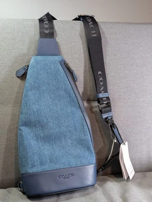 Bolsa nova com etiquetas Coach Dominic Sling Pack denim azul profundo CBI74 Gunmetal Hangtag  - Imagem 1 de 4