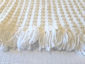 Coperta afgana vintage all'uncinetto bianca | coperta bambino fatta a mano Grannycore Lap - Foto 1 di 23