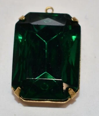 VINTAGE LARGE GREEN GLASS OCTAGON PENDANT BEAD • 25x18mm • BRASS - Image 1 of 2