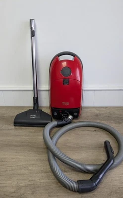 MIELE S316i Cat & Dog 1500W Cylinder Vacuum Cleaner In Red Tested & Works - Image 1 of 4