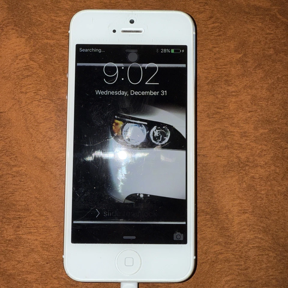 Apple iPhone 5 A1428 16GB White (AT&T) No AC/SIM w/Battery (Grade A) - Image 1 of 2