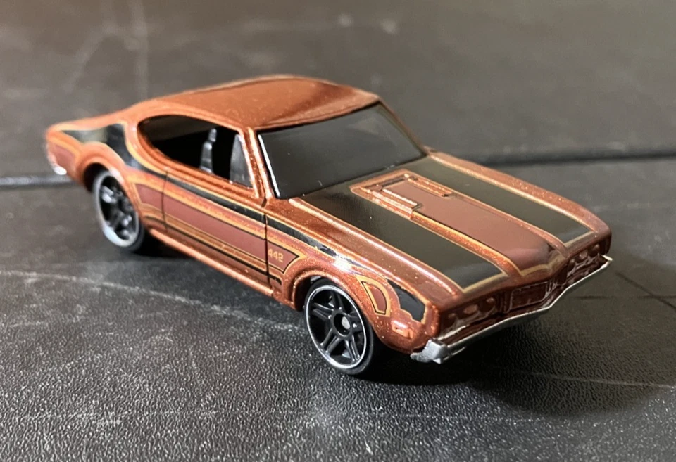 Brown Oldsmobile Olds 442 - Hot Wheels 2009 Muscle Mania 6/10 1:64 diecast - casi nuevo Foto 1 de 4