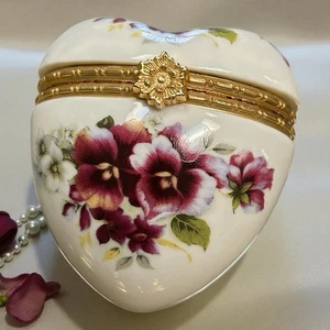 VTG 1999 Heart Shaped Limoges Style Trinket Box Pansies w/ Gold Trim & Clasp - Picture 1 of 5
