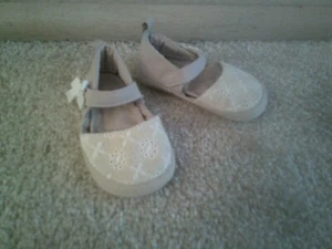Carter's Infant Girls Shoes 6-9 mo - Picture 1 of 3