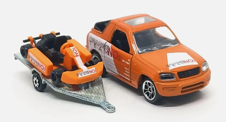 Majorette 212053183 1:87 Die-Cast Orange Team NO2 Toyota Rav 4 con remolque Go-Kart Foto 1 de 1