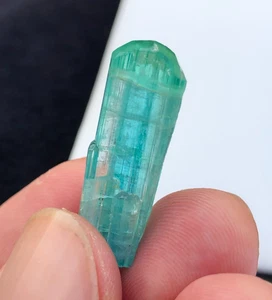 Natürlicher himmelblauer Turmalin terminierter Kristall aus Afghanistan - Bild 1 von 10