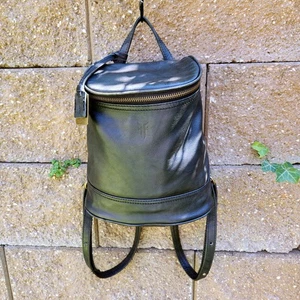 Frye Madison Pequeño Negro Suave Cuero Mochila Monedero + Original Bolsa para el Polvo - Imagen 1 de 23