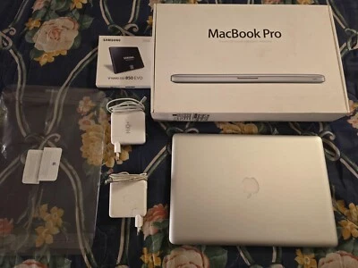 APPLE Macbook Pro 15,4" (2012) Argento - Immagine 1 di 4