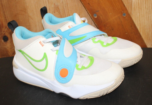 Scarpe Nike Team Hustle D11 basse avorio pallido verde azione giovanile FN8904 131 taglia 5 5