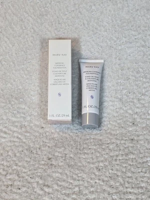 Mary kay Medium coverage foundation Beige 300 NOS 042002 Gray Lid New In Box - Image 1 of 4