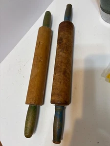 2 Landhof primitive Nudelhölzer 1 alte blaue Milchfarbe, 1 grüne Farbe 153/4 - Bild 1 von 4