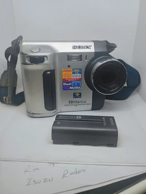 Sony Mavica MVC-FD92 1.2MP Digital Camera - Black & Metallic silver - Image 1 of 4