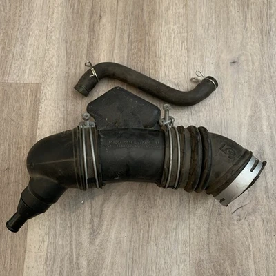 Manguera de tubo de admisión de filtro de aire Toyota Prius V 2012-2017 17881-37120 *1,8 L Foto 1 de 4