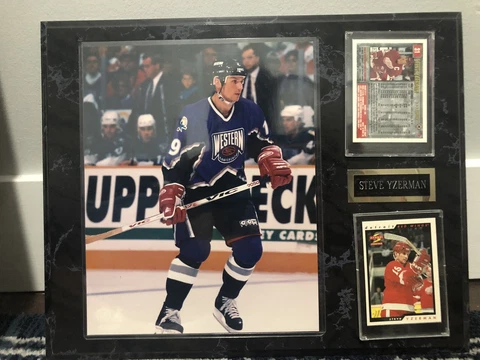 Steve Yzerman 14x12 Plaque w/ 1996-97 Score Cards Cover