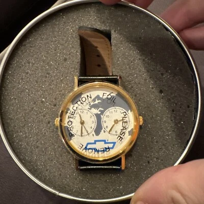 Reloj Pulsera Chevrolet, Logo Azul Borde Exterior Dorado Con Estuche Foto 1 de 3