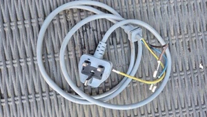 Bosch WAE24063GB/27 Washing Machine Parts - mains power cable and plug - Picture 1 of 1