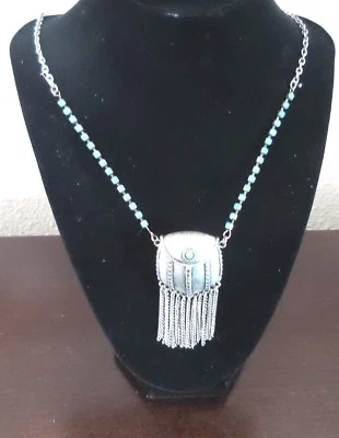 Raro Inusual Vintage Metal Plateado Bolsa Monedero Flecos Piedras Azules Cadena Foto 1 de 4