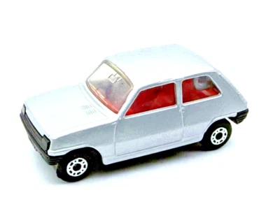 Matchbox No 21 HTF Lesney Renault 5TL Silver w/Red Interior Satin Black Base - Image 1 of 4