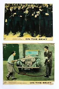 (Set di 8) On the Beat (Saggezza Normanna) Scheda Lobby Film Italiano anni 60 - Foto 1 di 4