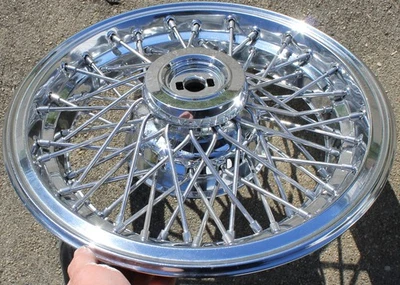 (1) 1982 1983 1984 1985 1986 Pontiac Parisienne 15" Wire Spoke Hubcap 10037045 - Image 1 of 4