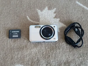 Samsung ES75 14.2 MP Digital Camera - Silver Fully Working Great Shape - Picture 1 of 19