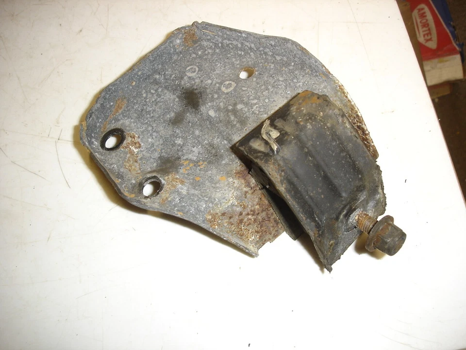 renault clio sport 182 lower gearbox engine mount. - Image 1 of 1