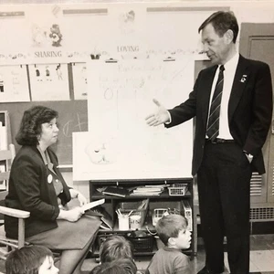 Fotografía de colección del gobernador de Ohio de George Voinovich - Imagen 1 de 5