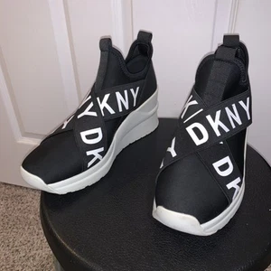 DKNY Black Platform Slip On Sneakers size 7.5M K3901827 - Picture 1 of 11