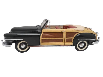 Franklin Mint Precision Diecast 1:24  1948 Chrysler Town & Country - Green Woody - Image 1 of 4