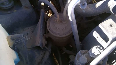 Geo Tracker 1989-1996 bote de vapor de combustible OEM carcasa de carbón 96058089 Foto 1 de 4