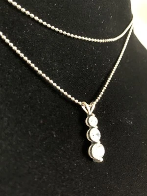 "Collar de cadena colgante y bolitas Origami Owl de tres circonitas 32"" todos los días y cualquier ocasión" Foto 1 de 4