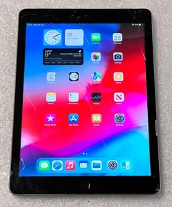 Apple iPad 5th Gen 9.7" Wi-Fi + Cellular 32 GB A1823 Space Gray - Cracked Screen - Picture 1 of 8