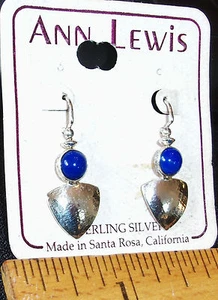 TRIÁNGULO COLGANTE DE PLATA ESTERLINA DE DISEÑO ANN LEWIS CON PENDIENTES DE PIEDRA LAPISLÁZULI - Imagen 1 de 8
