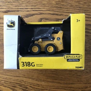 TOMY LP68580 1/32 Scale John Deere 318G Skid Steer Replica Play - Picture 1 of 3
