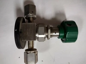 Nupro 1/4 Turn Valve N76010, 6LV-DAFR4, VCR fittings - Picture 1 of 3