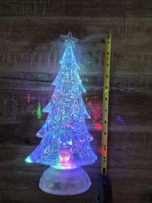 Árbol de Navidad con luces  Foto 1 de 3