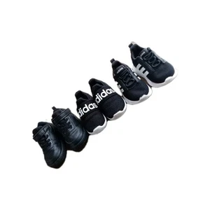 Paquete de zapatos para niños pequeños talla 5 negros Air Force 1s y Adidas 3 pares en total - Imagen 1 de 9