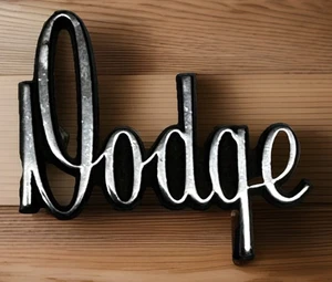Original OEM Mopar 1968-1970 Dodge Dart capó o maletero insignia emblema 2 pines - Imagen 1 de 2