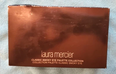 Paleta clásica de ojos ahumados Laura Mercier con pinceles y rímel "Falta brillo labial" Foto 1 de 4