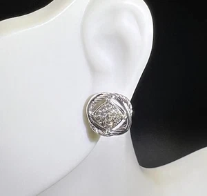 Orecchino singolo in oro bianco 14 kt con diamanti, 1,77 grammi - Foto 1 di 8
